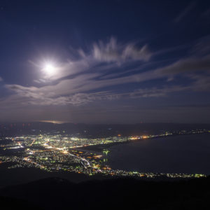 釜臥山から望む月