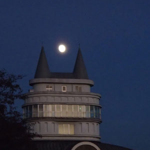 福井県総合グリーンセンターにのぼる月